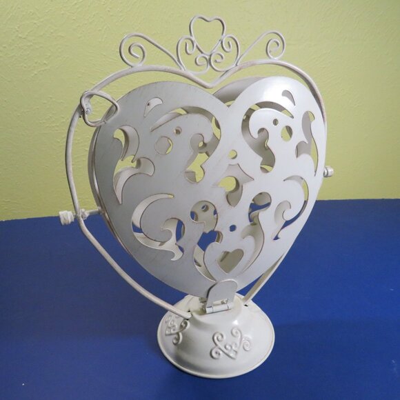 Tiered Tray Metal Heart Centerpiece, Victorian inspired - Picture 4 of 16